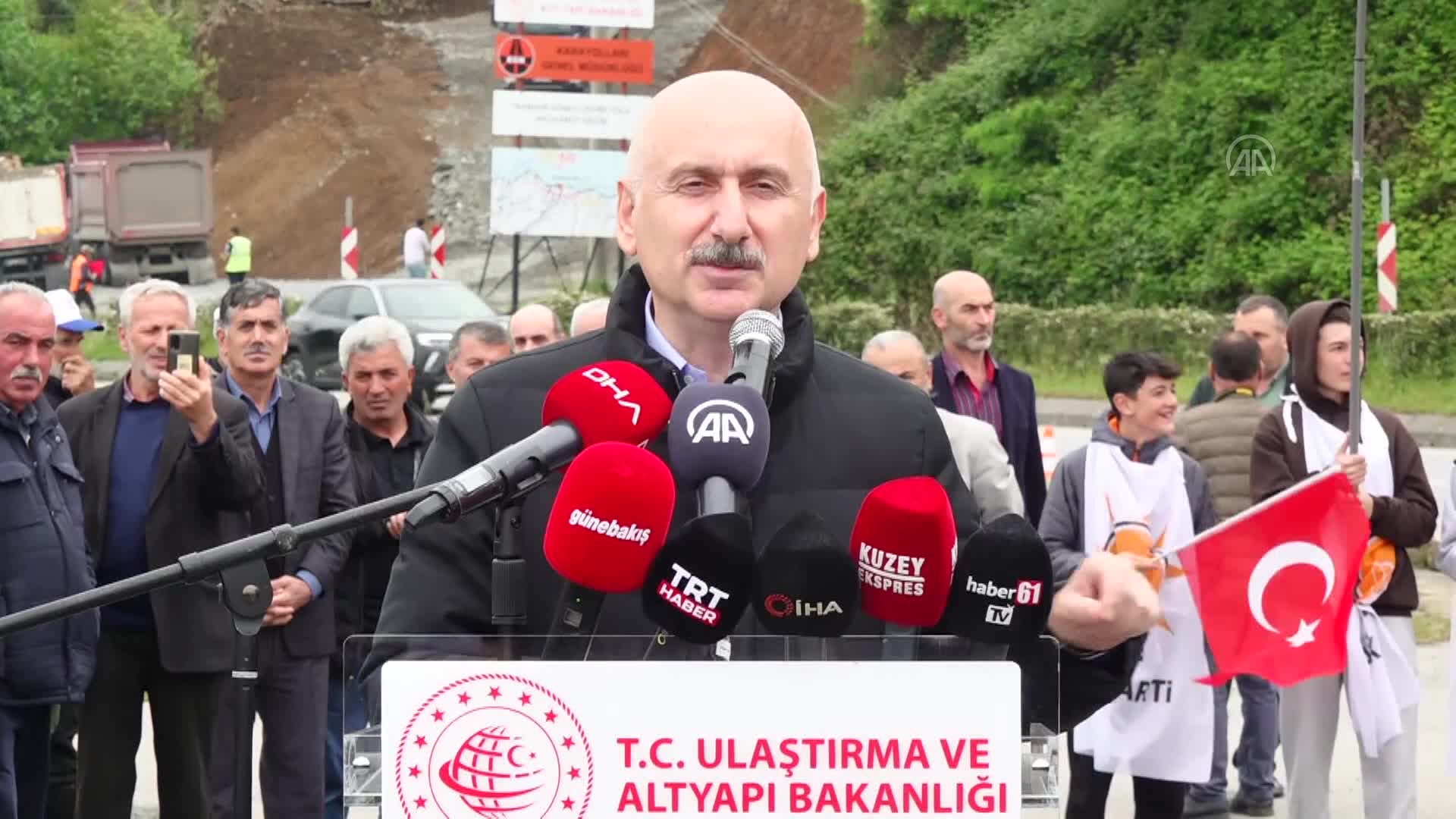 Ulaştırma ve Altyapı Bakanı Karaismailoğlu, Trabzon’da konuştu: