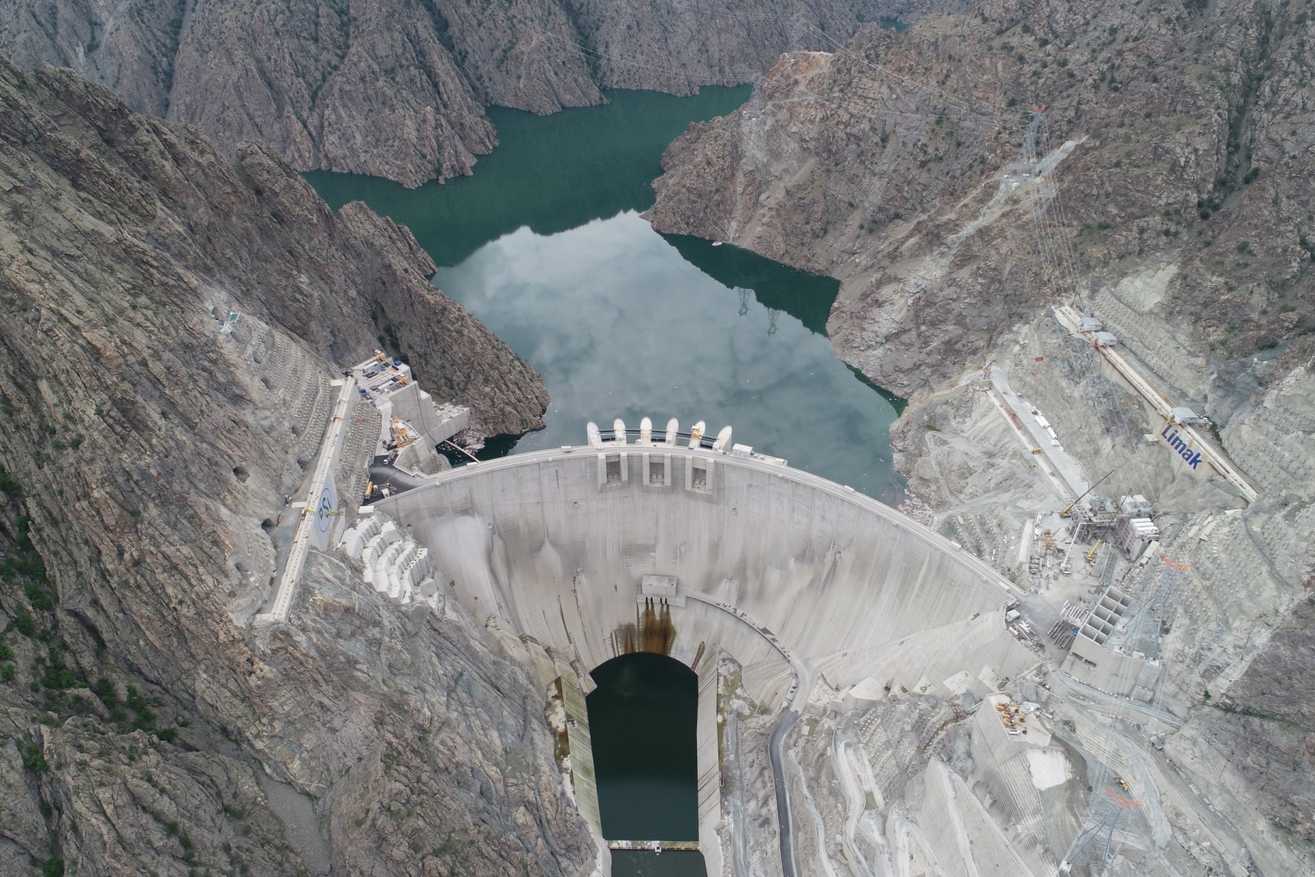 Yusufeli Barajı ve HES’te su yüksekliği 145,30 metreye ulaştı
