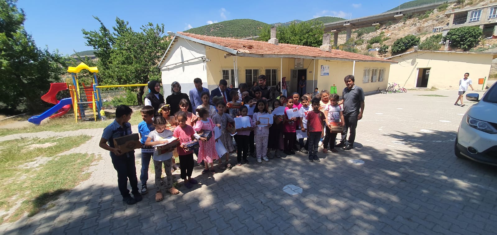 19 Mayıs’tan Nurdağı Başpınar Şehit Murat Çınar İlkokulu’na malzeme yardımı