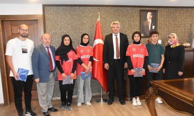 Alaçamlı başarılı sporculardan İl Milli Eğitim Müdürü Murat Ağar’a ziyaret