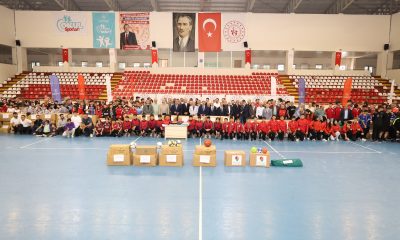Amasya’da 63 amatör spor kulübüne spor malzemesi yardımı yapıldı