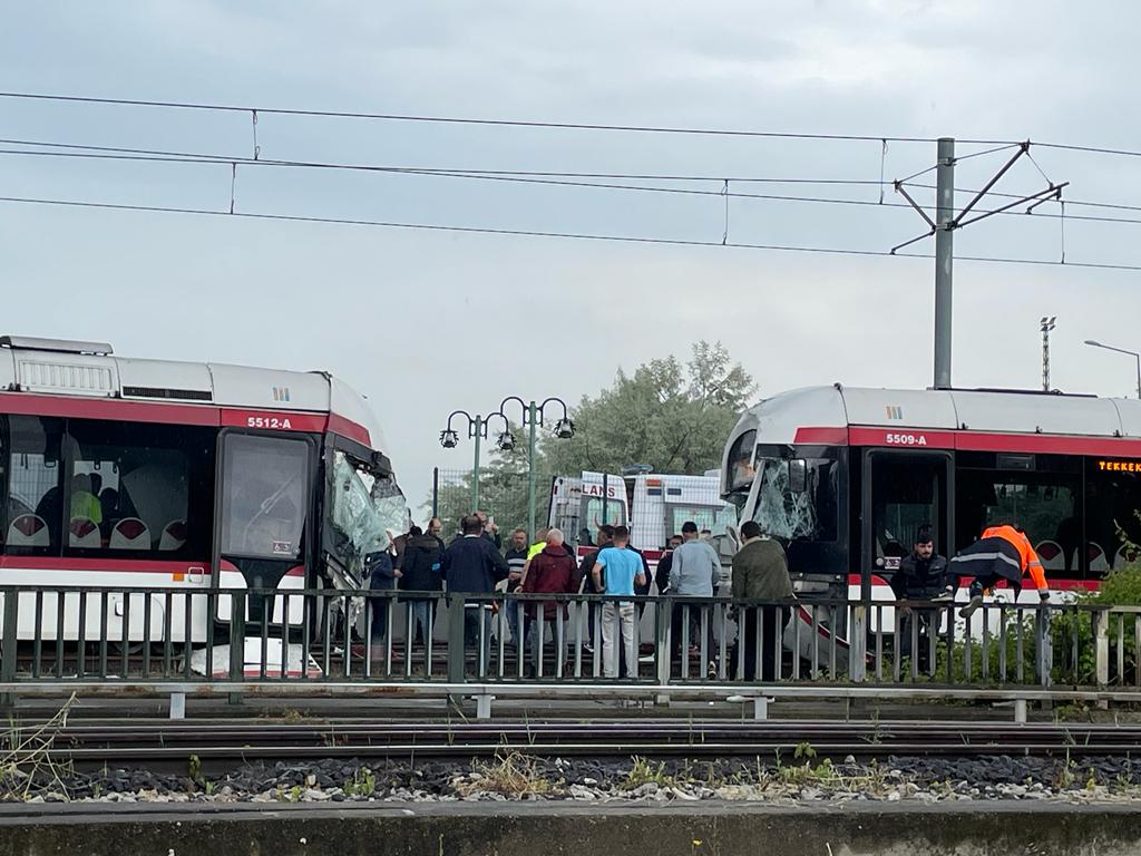 GÜNCELLEME – Samsun’da tramvayların çarpışması sonucu 14 kişi yaralandı