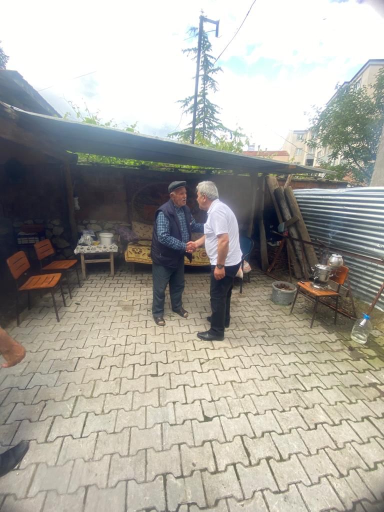Hamamözü Belediye Başkanı Bayrakdar, yaşlıları ziyaret etti