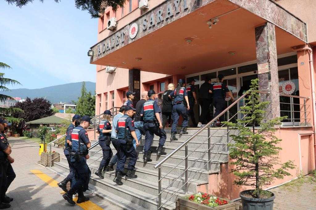 Karabük merkezli FETÖ operasyonunda yakalanan 13 şüpheliden 3’ü tutuklandı