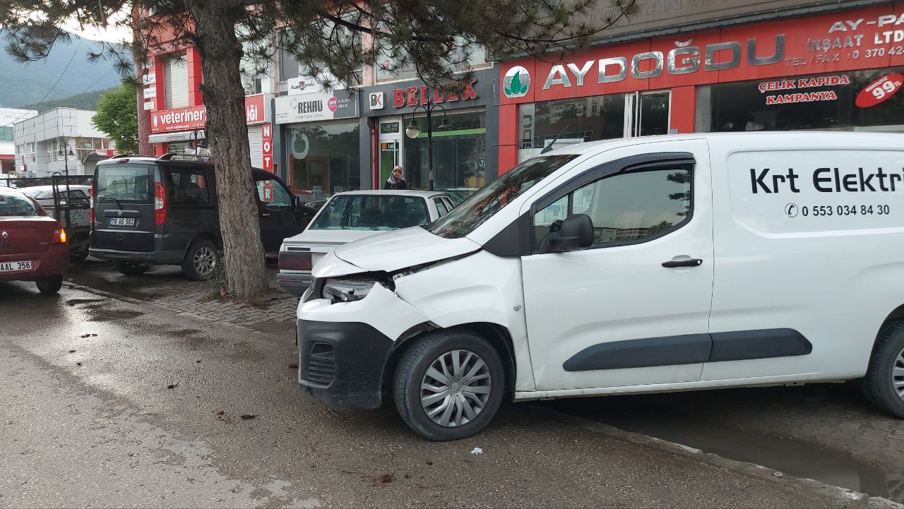 Karabük’te hafif ticari aracın çarptığı yaya yaralandı