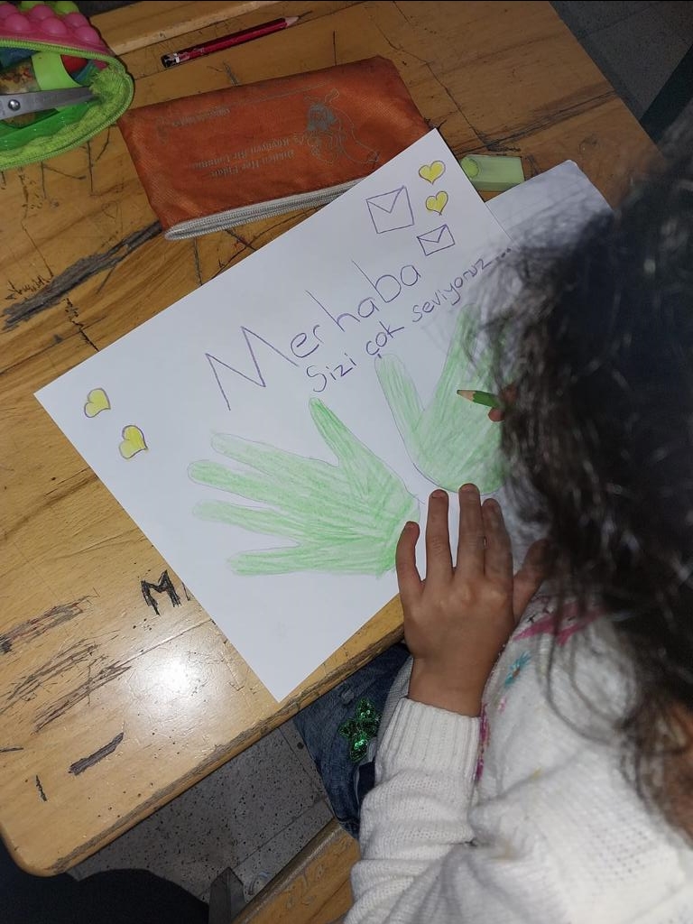 Köy okulundaki öğrenciler İspanya ve Yunanistan’daki çocuklarla mektuplaştı