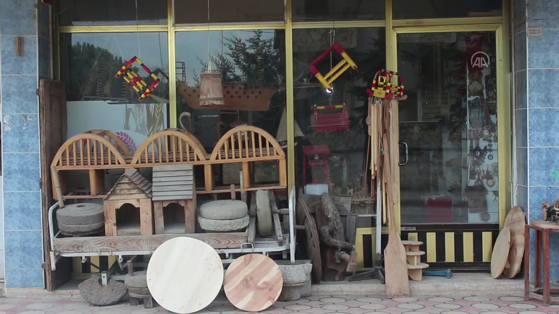 Samsun’da emekli marangoz 20 yılda topladığı antika eşyaları dükkanında sergiliyor