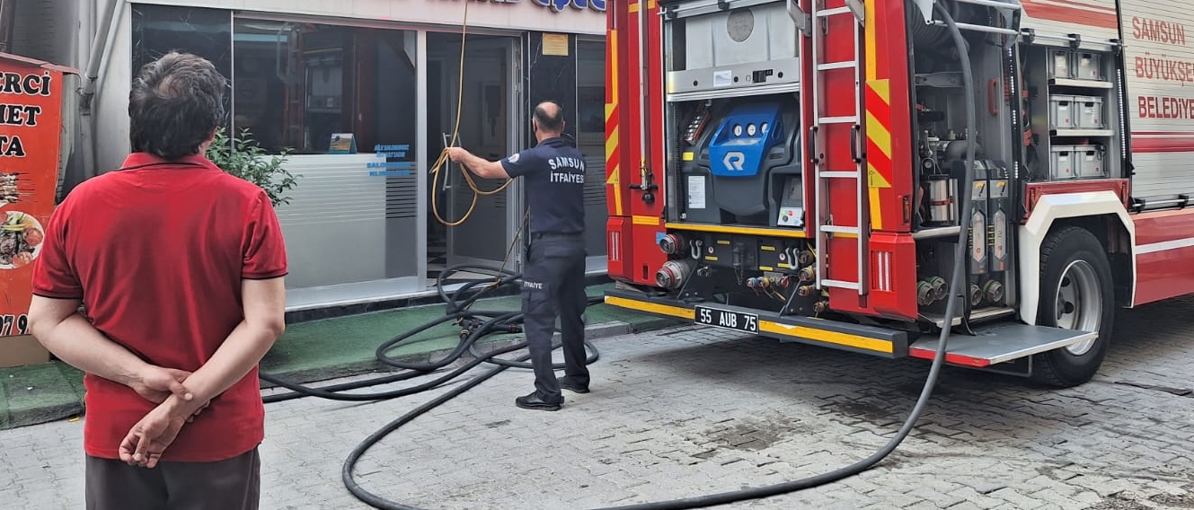 Samsun’da iş yerinin bacasında çıkan yangın hasara neden oldu