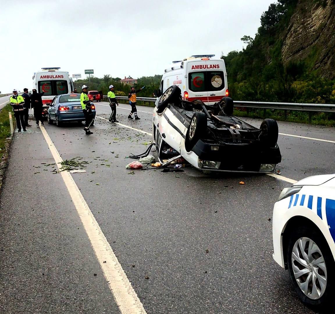 Sinop’ta takla atan otomobildeki 2 kişi yaralandı