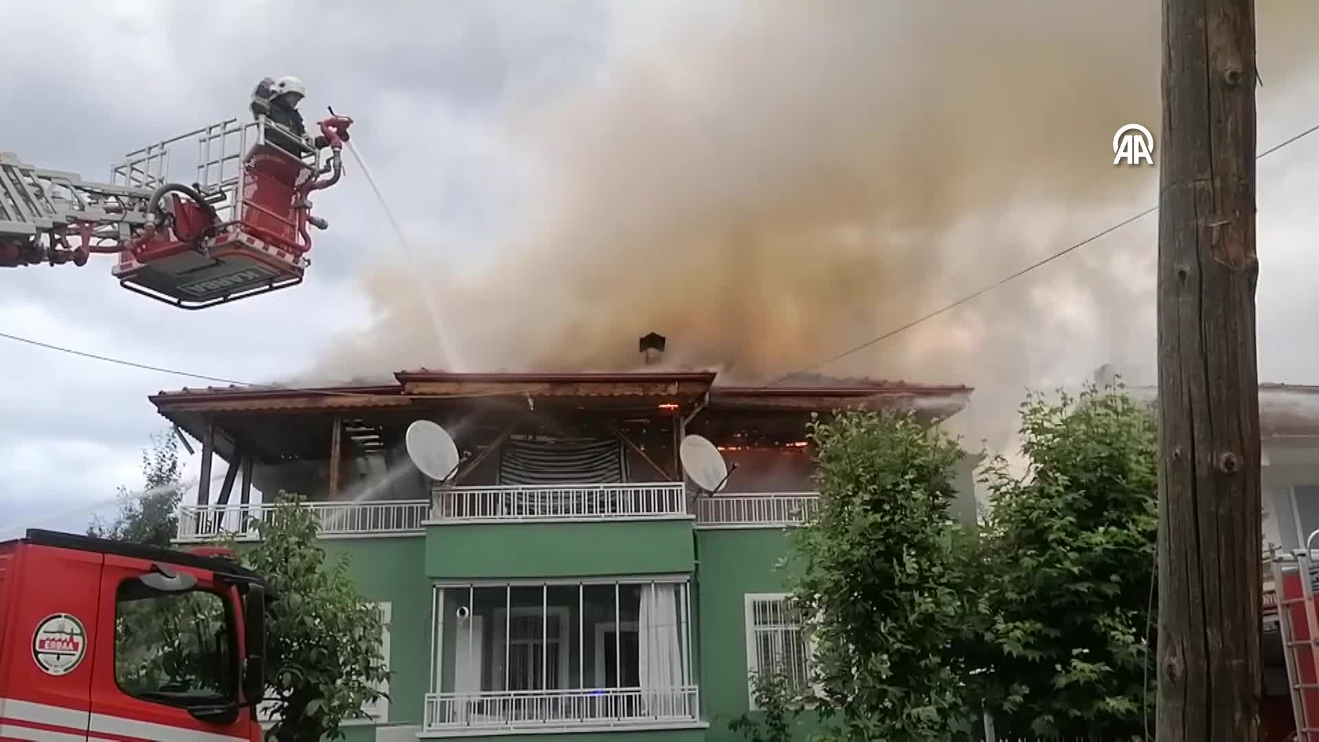 Tokat’ta çıkan yangında 2 katlı evde hasar oluştu
