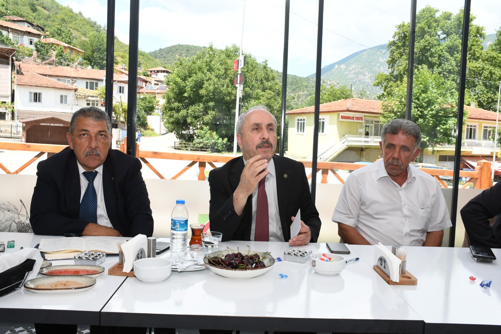 Amasya Belediye Başkanı Çelik, muhtarlarla bir araya geldi