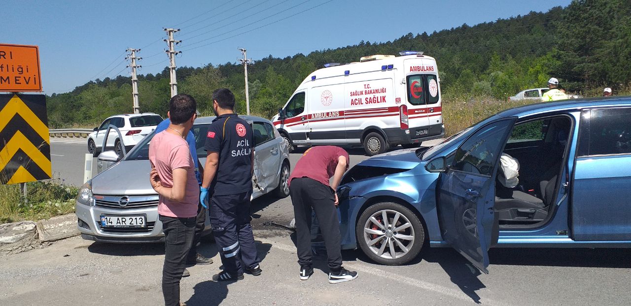 Bolu’da iki otomobilin çarpışması sonucu 2 kişi yaralandı