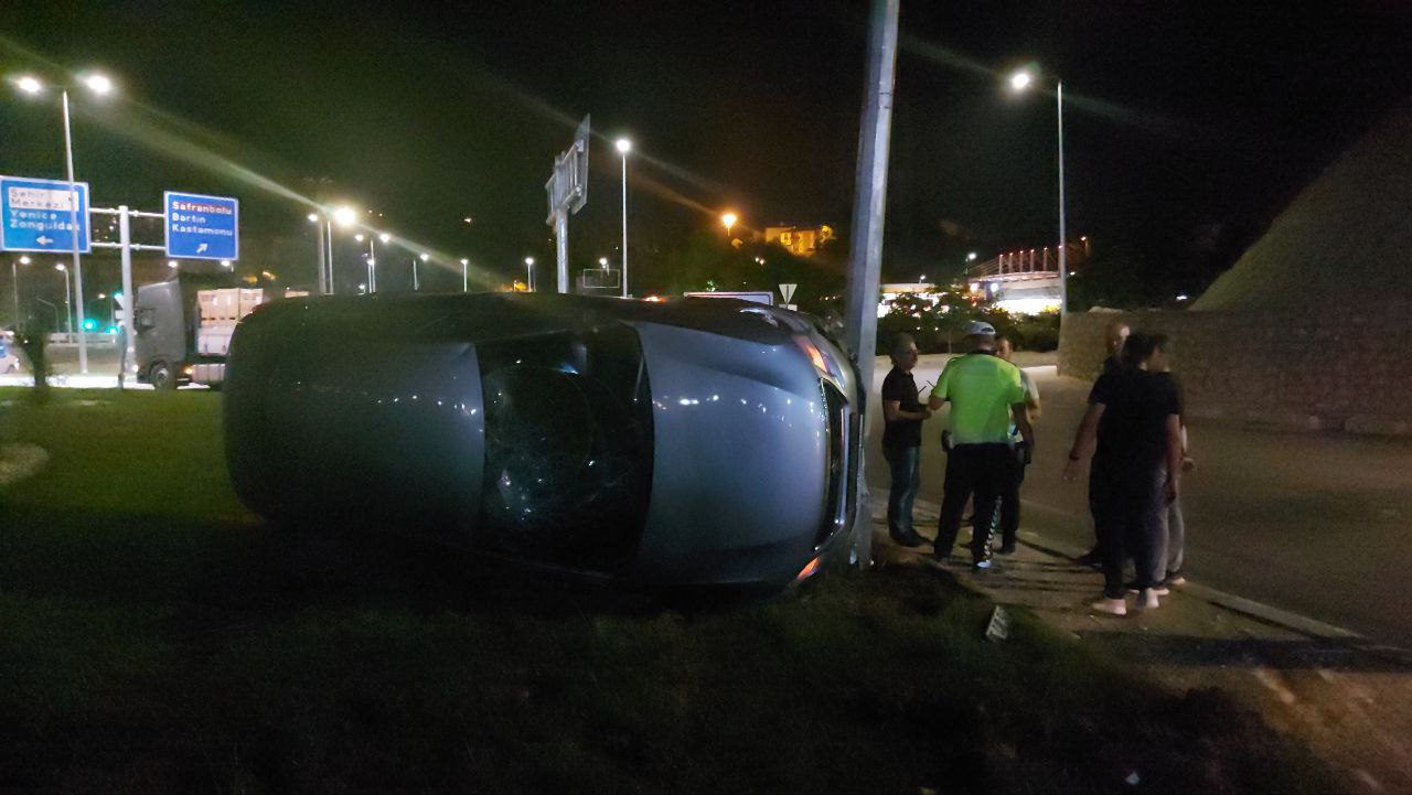 GÜNCELLEME – Karabük’te çalıntı otomobille polisten kaçan ehliyetsiz sürücü kaza yaptı