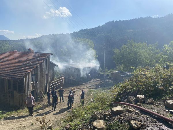 Karabük’te yangında patlayan tüpün parçasının isabet ettiği kadın yaralandı