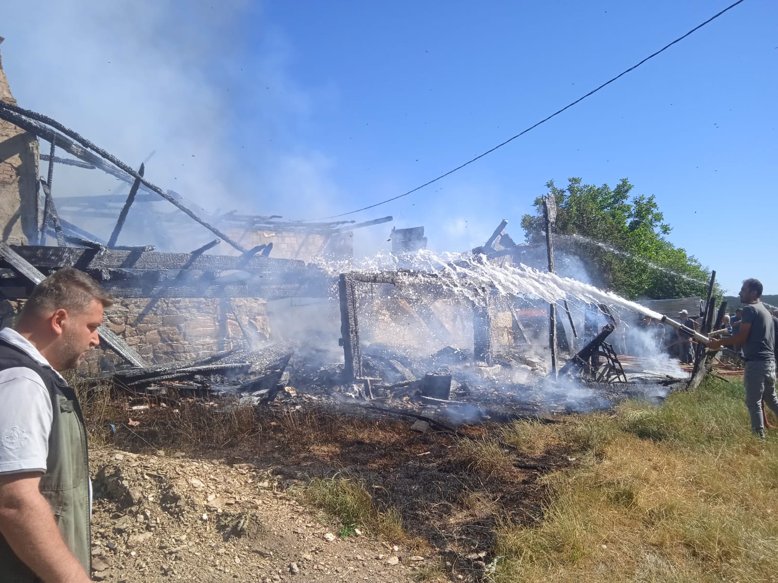 Kastamonu’da çıkan yangında ev, traktör ve otomobil zarar gördü