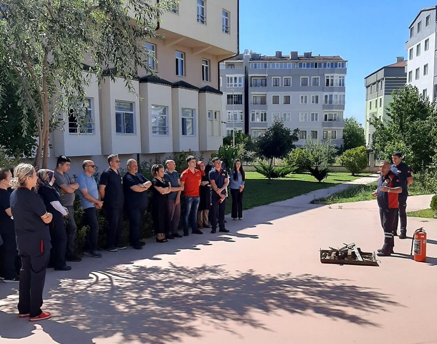 Merzifon’da huzurevi personeline yangın eğitimi verildi