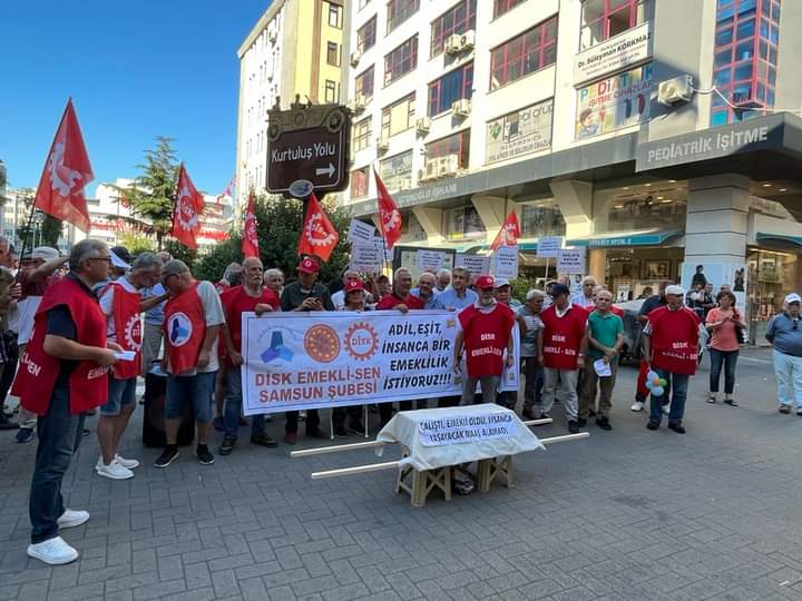 Emeklilerin Sessiz Çığlığına Sahip Çıkan Tek İsim: CHP’li Murat Çan, Yüzde 25’lik Zam Protestolarına Katıldı