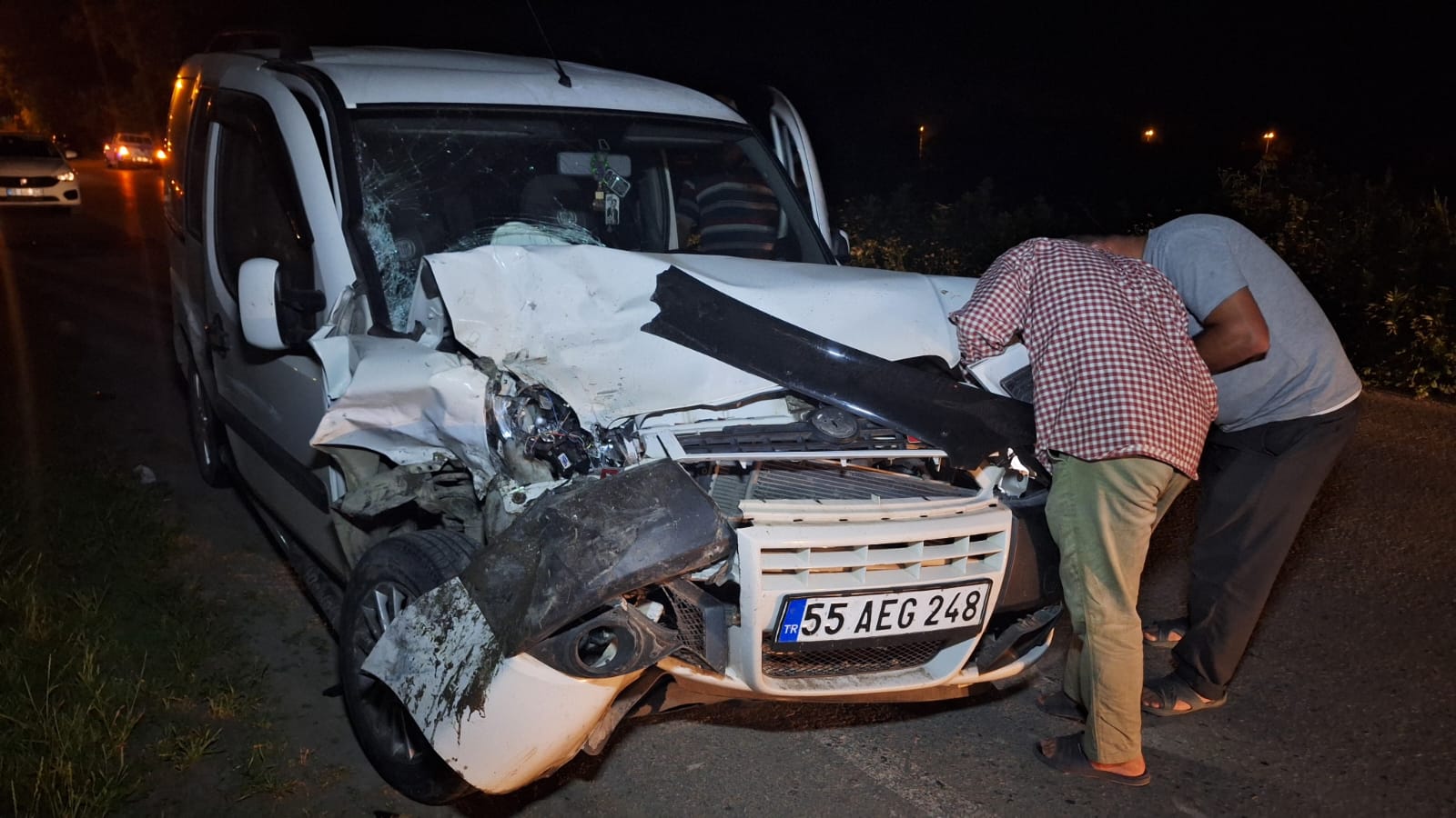 Samsun’da park halindeki araca çarpan hafif ticari aracın sürücüsü yaralandı