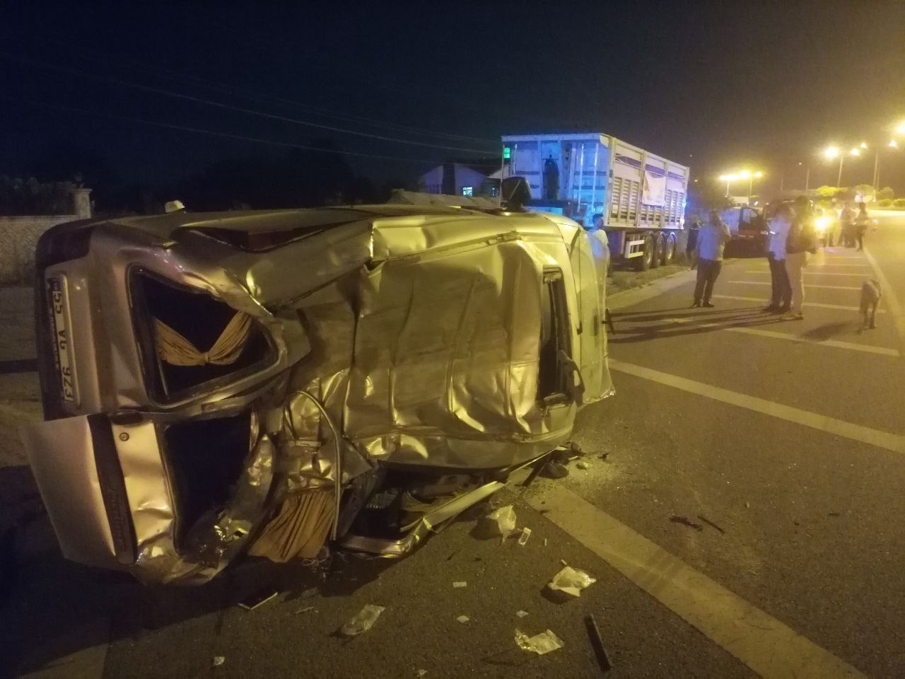 Samsun’da takla atan hafif ticari araç otomobile çarptı, 4 kişi yaralandı