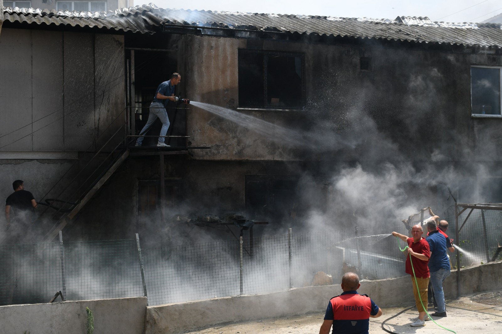 Zonguldak’ta iş yerinde çıkan yangın söndürüldü