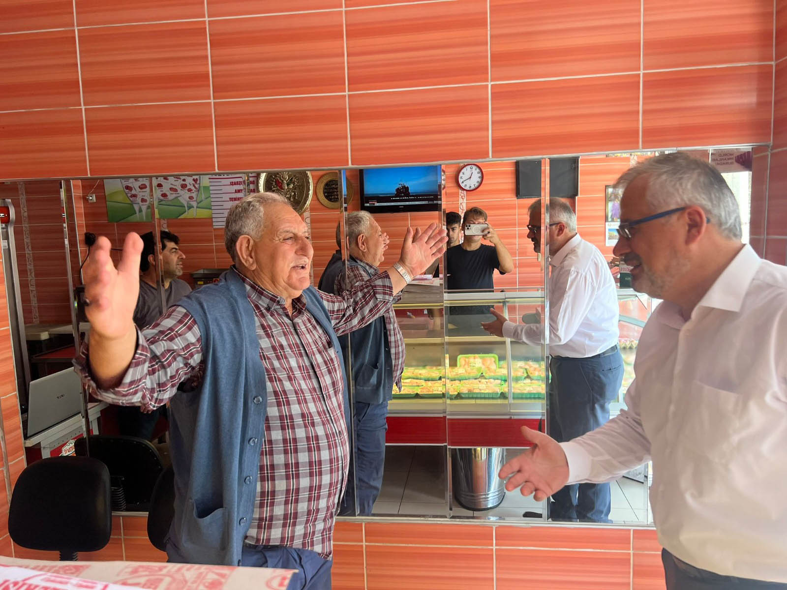 Bafra Belediye Başkanı Hamit Kılıç esnaf ziyaretinde bulundu