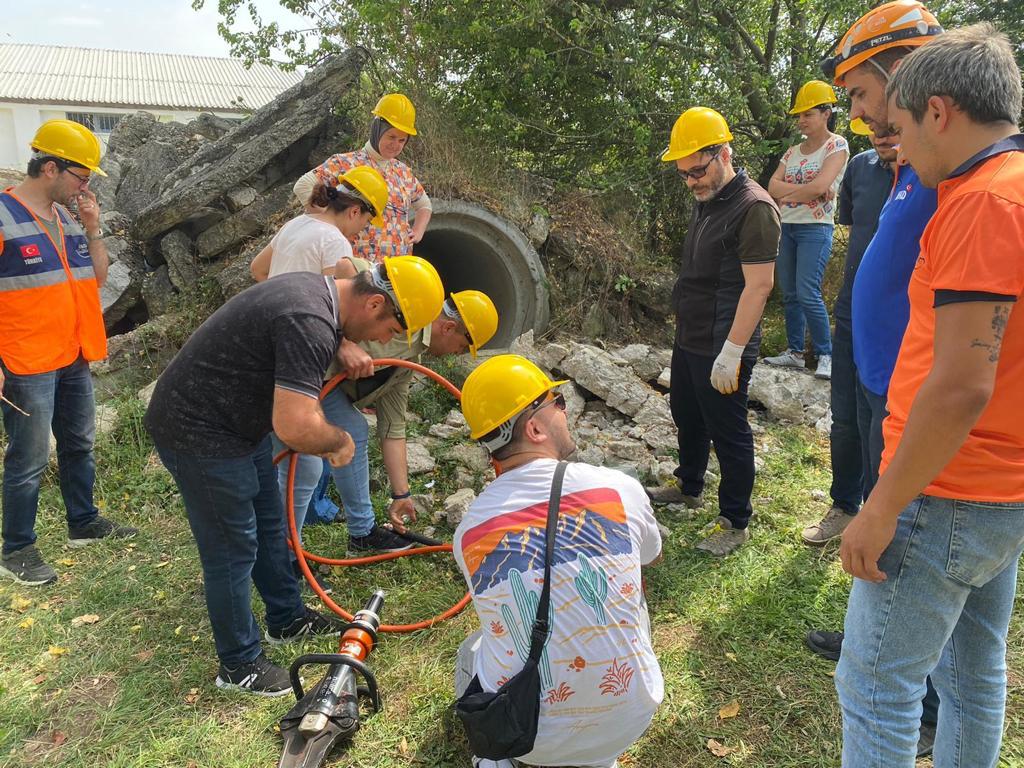 Bolu Tarım Arama Kurtarma Derneği gönüllüleri, olası afetlere eğitimlerle hazırlanıyor