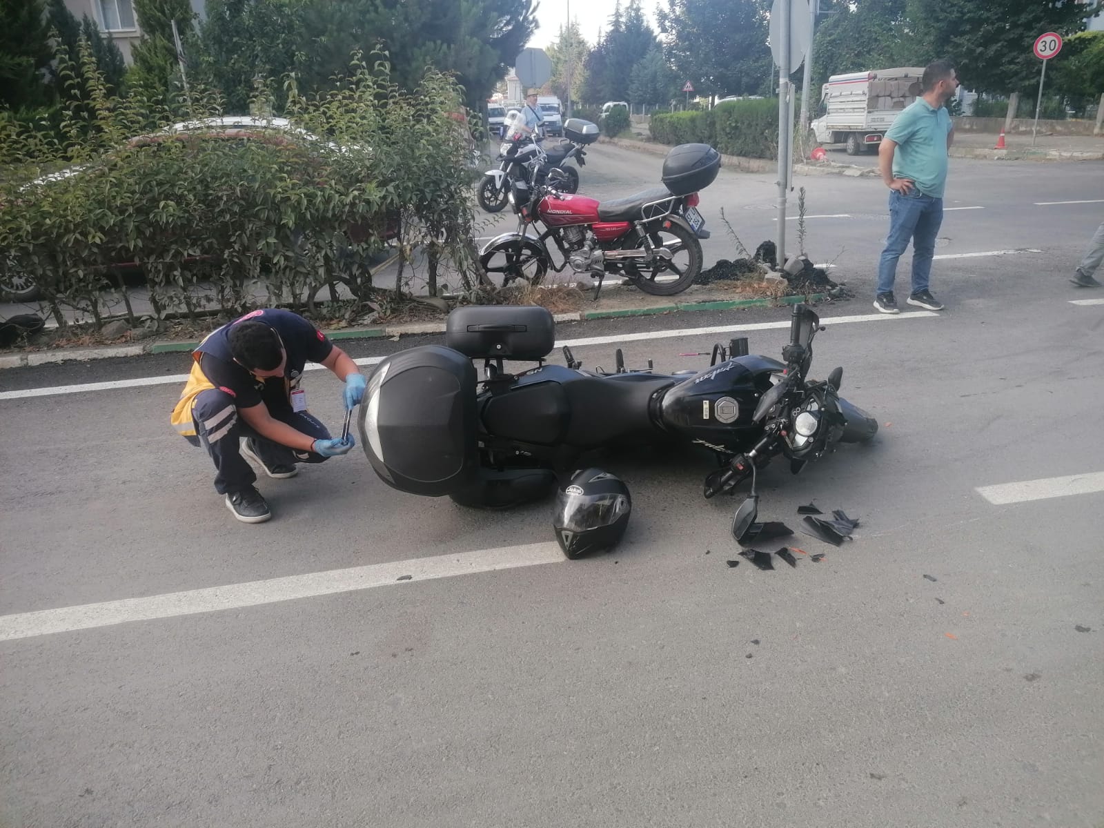 Çarşamba’da otomobil ile çarpışan motosiklet sürücüsü yaralandı