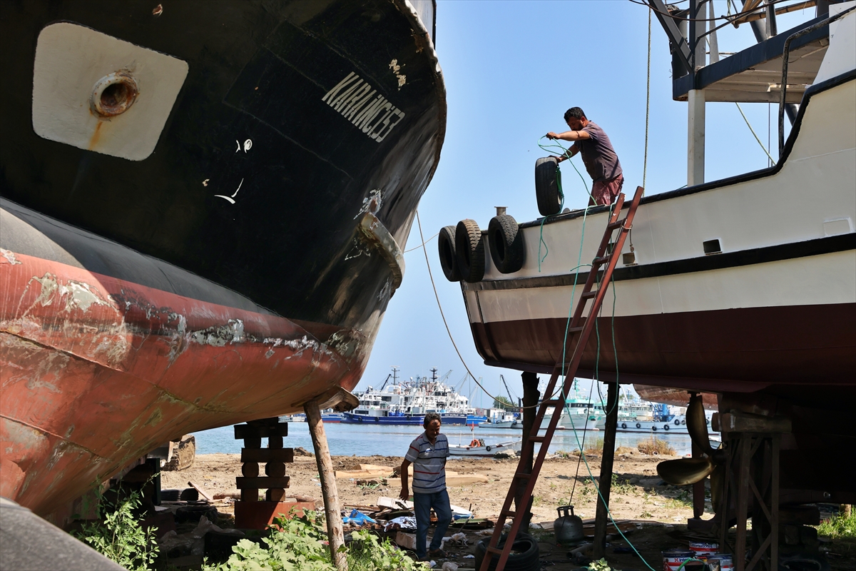 Denizle 1 Eylül’de kavuşacak Karadenizli balıkçılar teknelerine son bakımları yapıyor