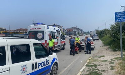 Düzce’de park halindeki otomobile çarpan elektrikli motosiklet sürücüsü yaralandı