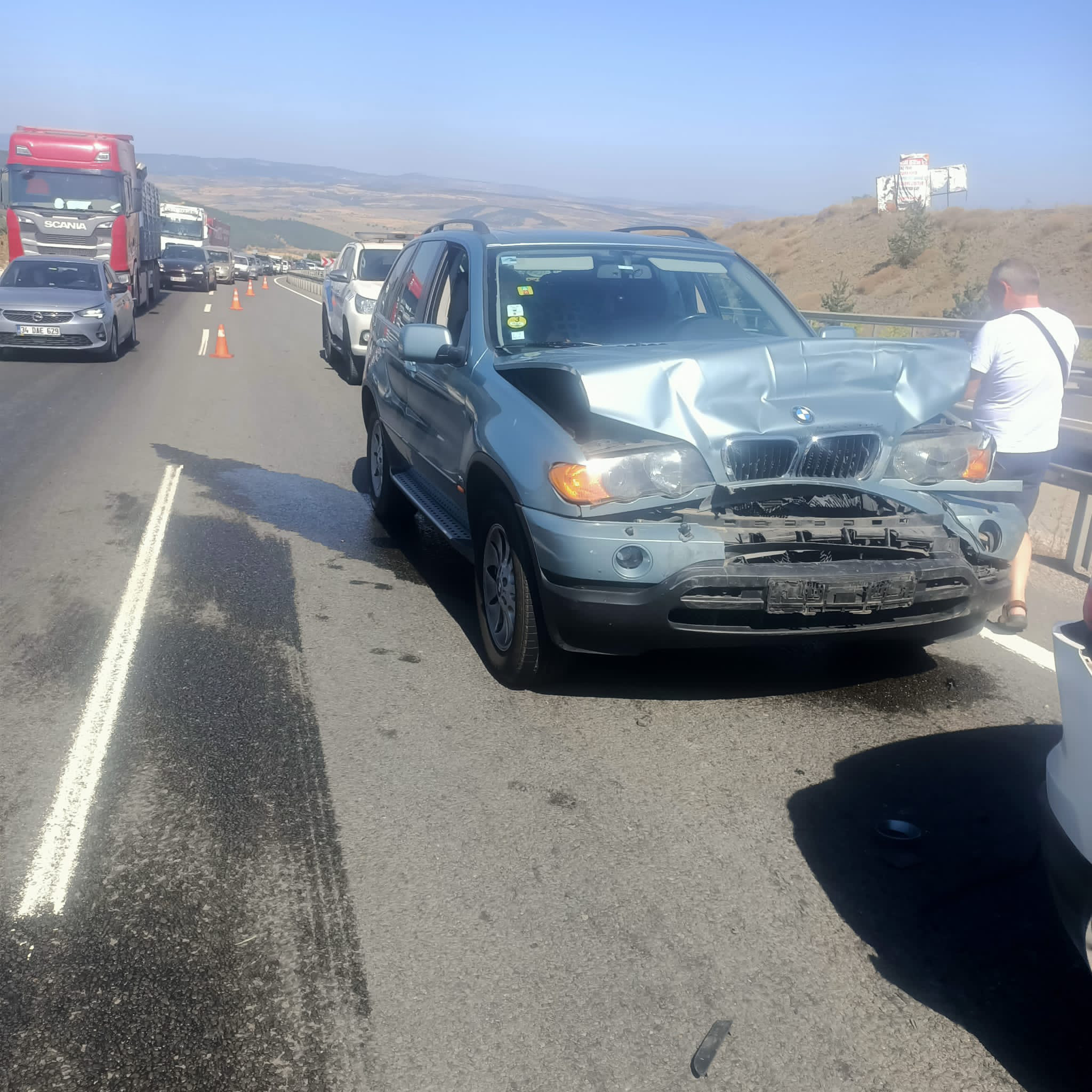 Karabük’te 3 aracın karıştığı trafik kazasında 2 kişi yaralandı