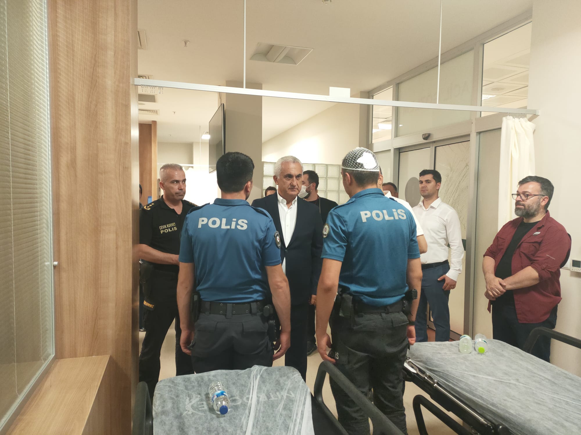 Kastamonu Valisi Çakır yaralanan polisleri ziyaret etti