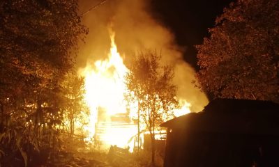 Kastamonu’da 5 evi saran yangına müdahale ediliyor