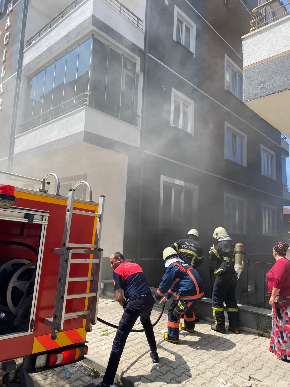 Ordu’da ev yangınında 2 çocuk dumandan etkilendi