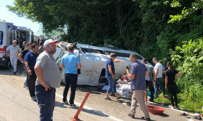 Ordu’da tarım işçilerini taşıyan minibüs ile otomobilin çarpıştığı kazada 17 kişi yaralandı