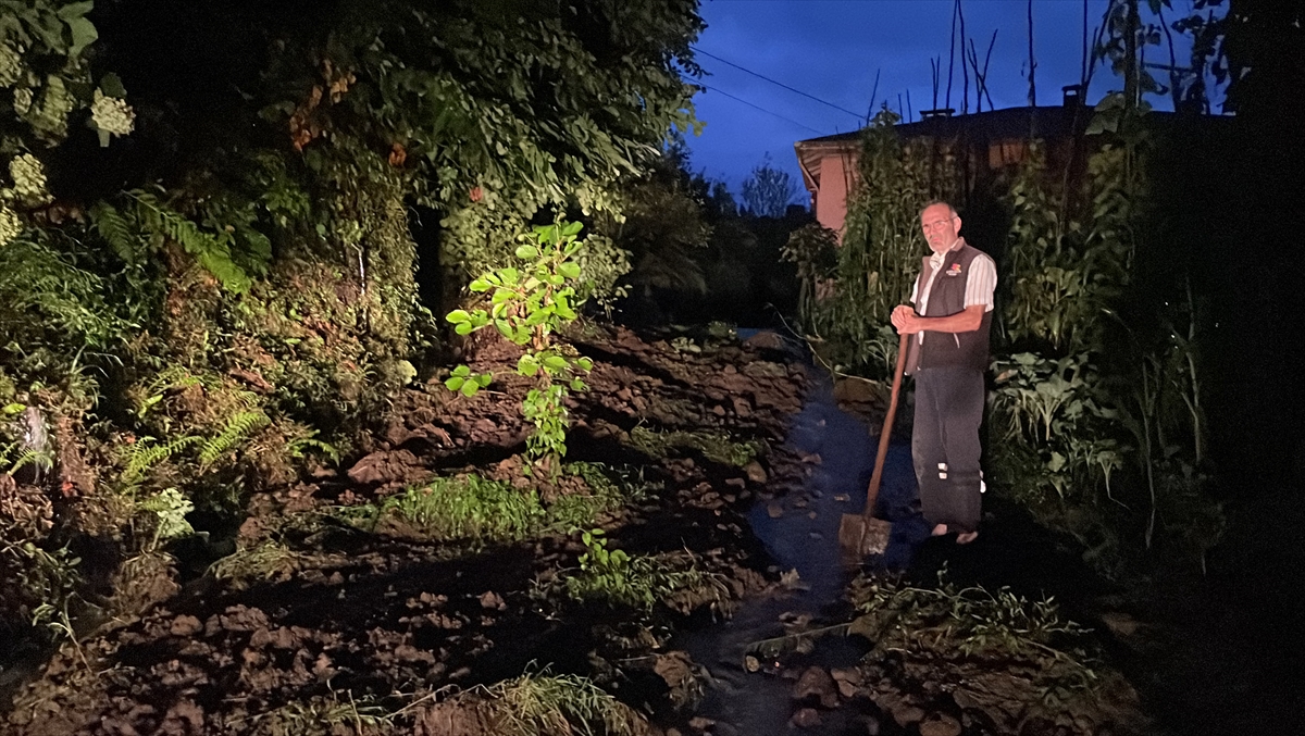 Rize’de şiddetli yağış nedeniyle 2 ev tedbir amacıyla boşaltıldı