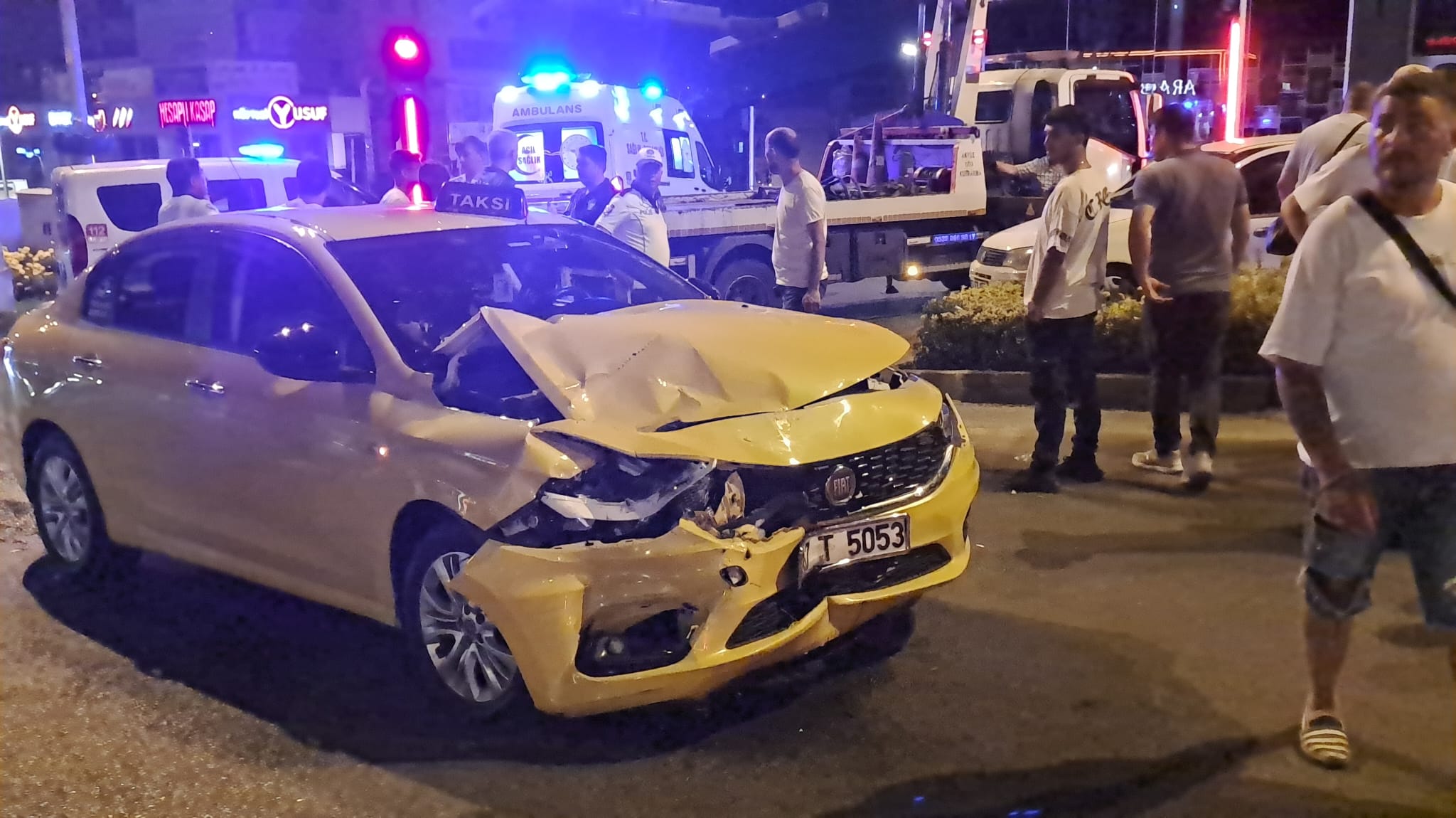 Zonguldak’ta taksi ile otomobil çarpıştı, 10 kişi yaralandı