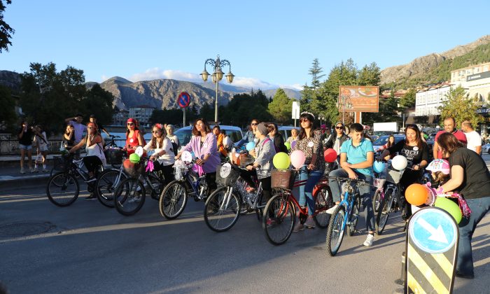 Amasya’da “Süslü Kadınlar Bisiklet Turu” düzenlendi