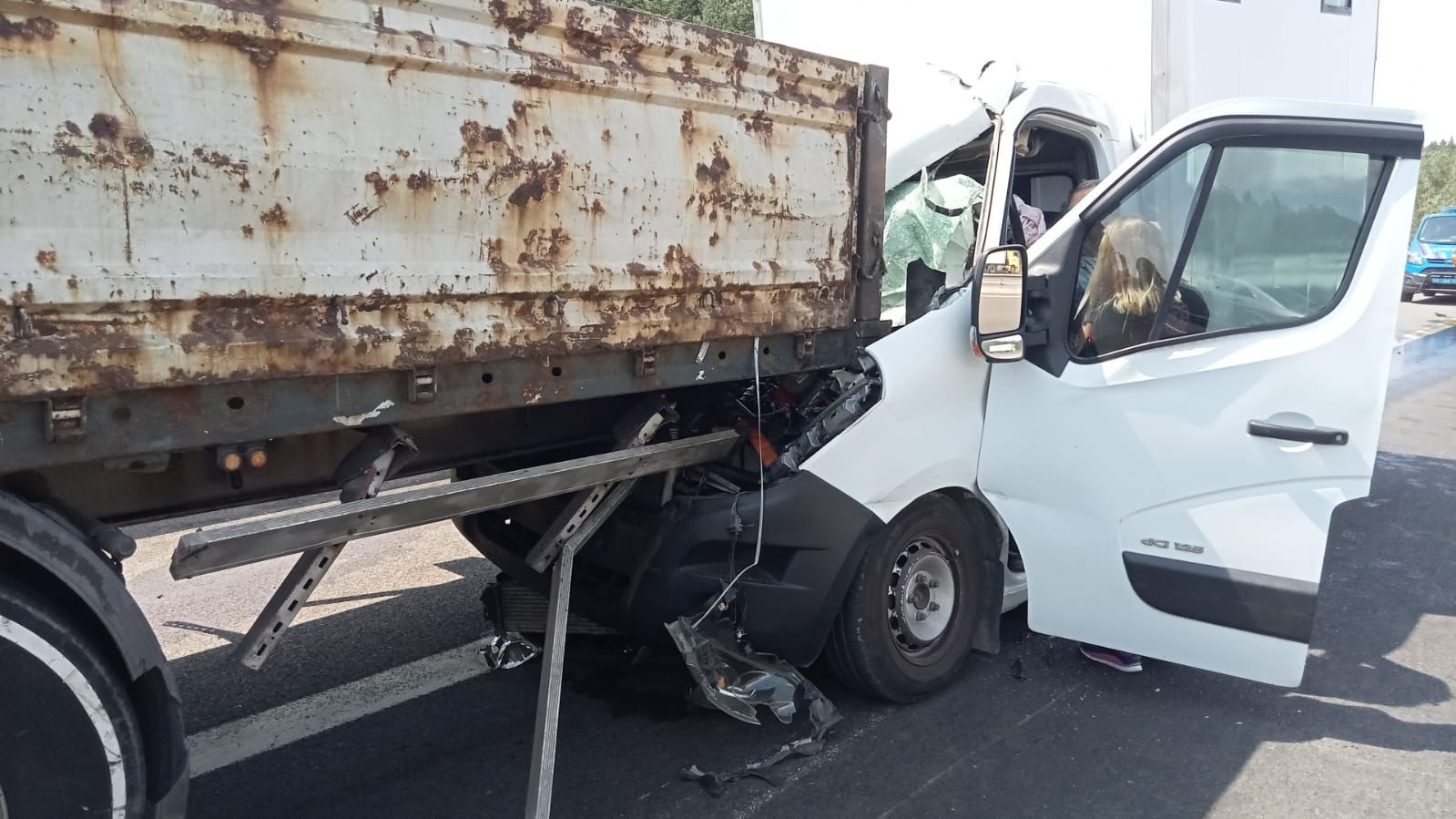 Bolu’da tıra çarpan kamyonet sürücüsü yaralandı