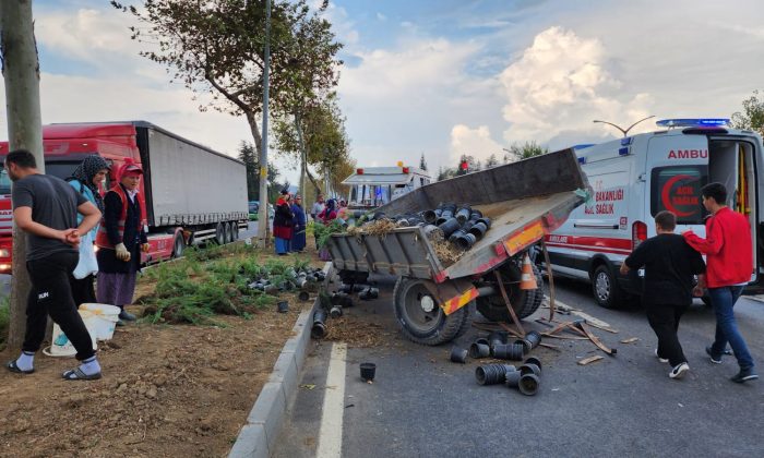 Düzce’de cipin belediyeye ait traktöre çarptığı kazada 6 kişi yaralandı
