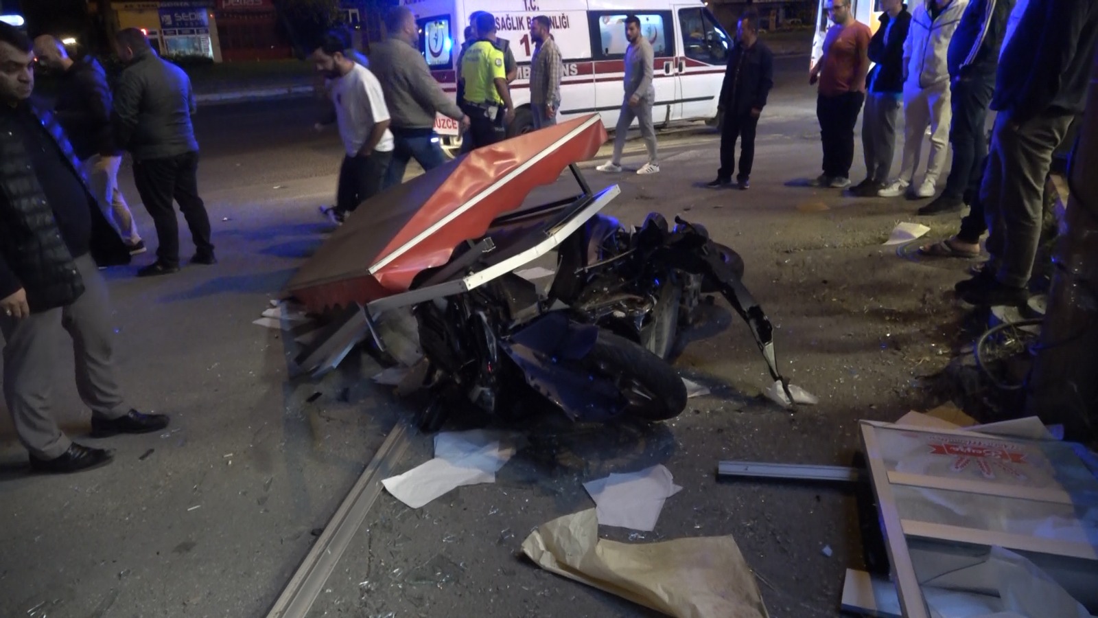 Düzce’de otomobile çarpan motosikletteki 2 kişi yaralandı