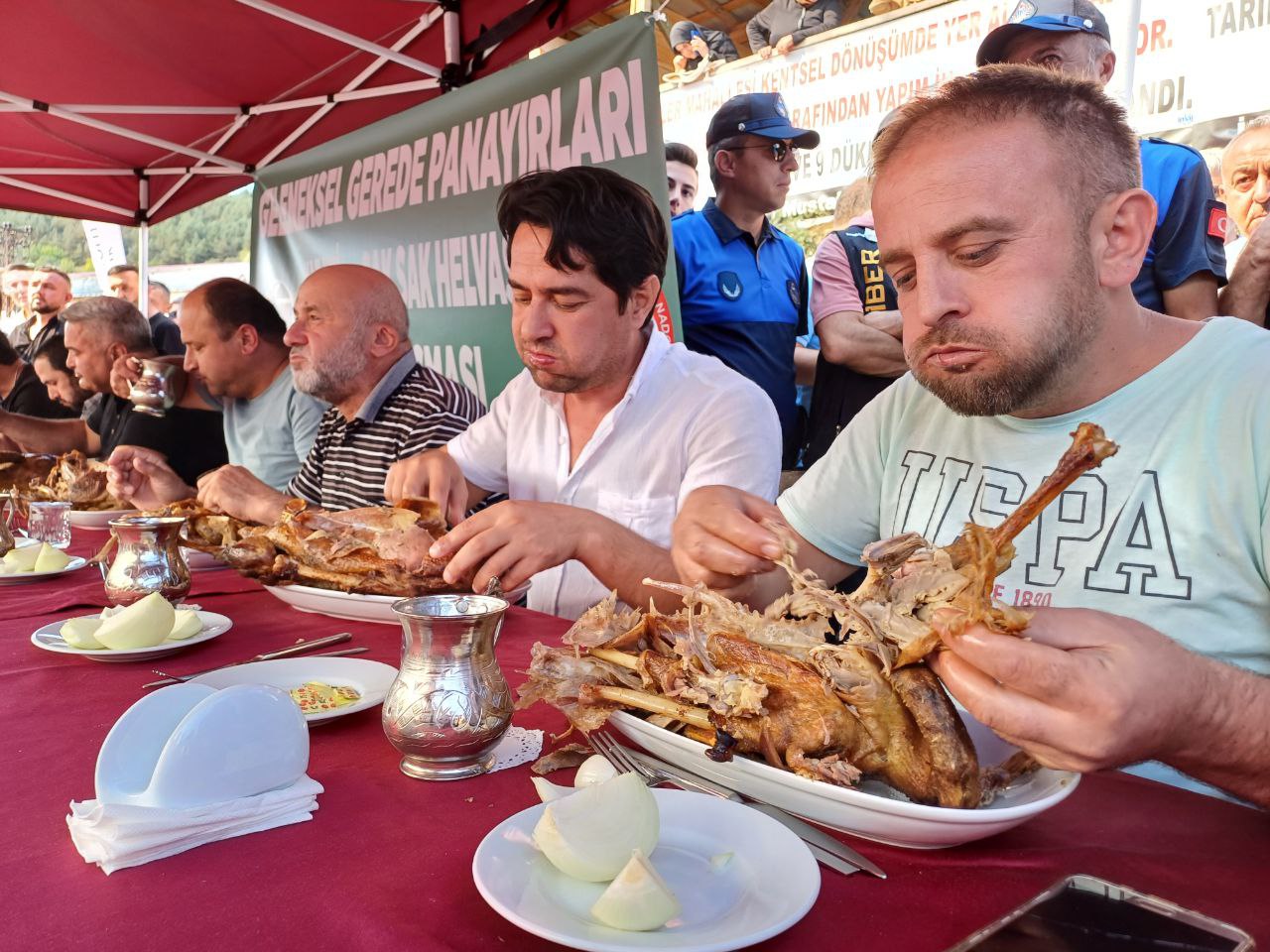Gerede Panayırı’nda kaz eti yeme yarışması