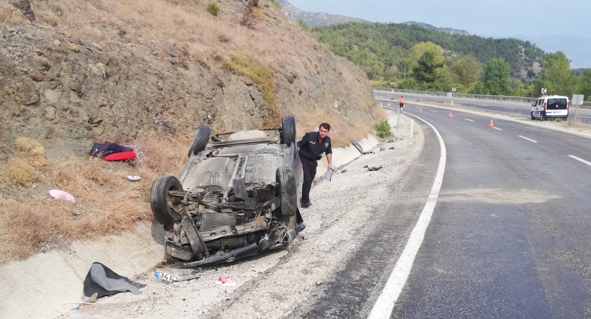 Kastamonu’da devrilen otomobildeki 3 kişi yaralandı