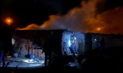 Kastamonu’da şantiyede çıkan yangında 2 konteyner zarar gördü