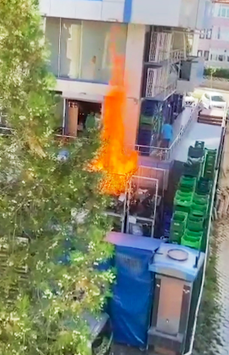 Safranbolu’da market deposunda çıkan yangın söndürüldü