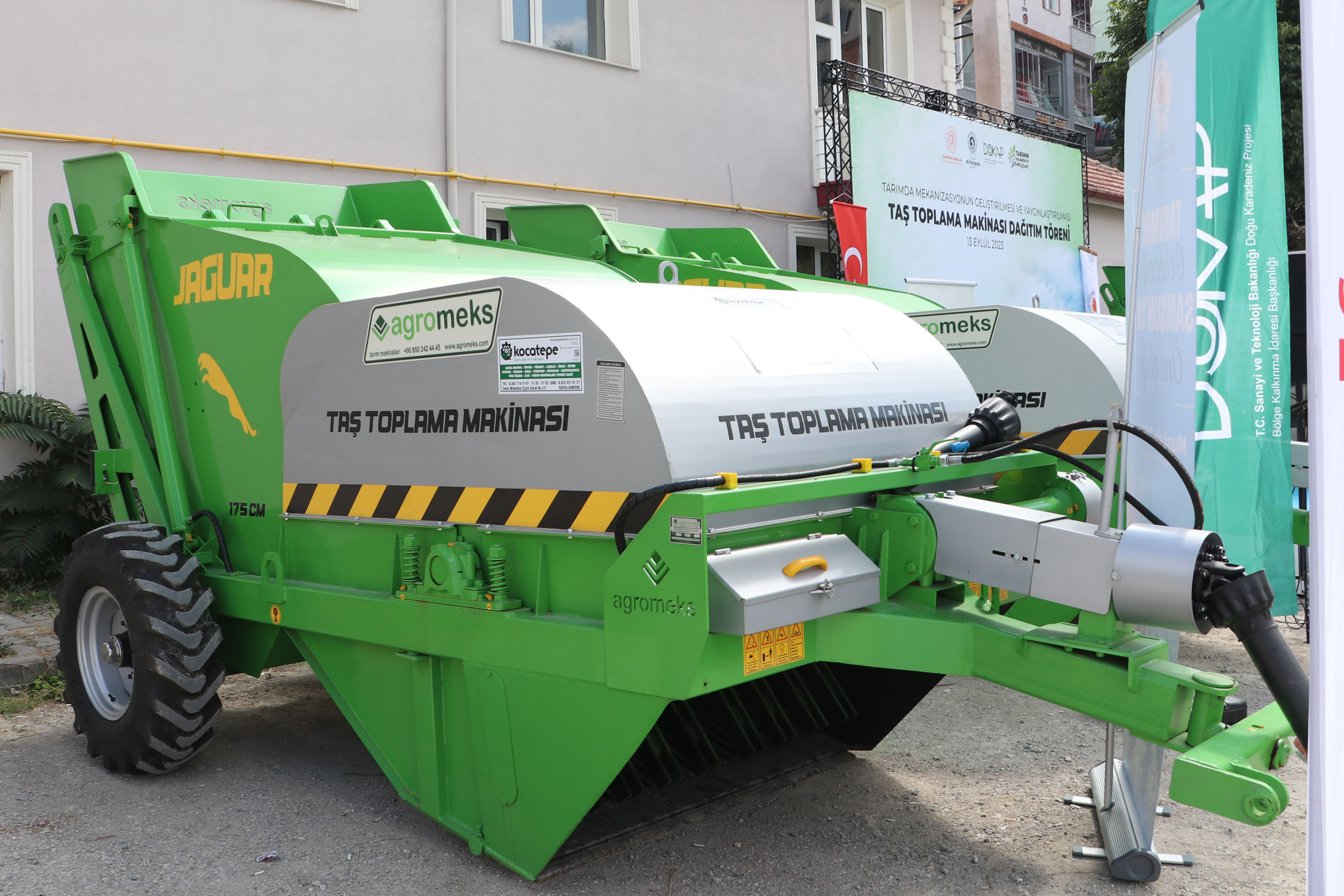 Samsun Büyükşehir Belediyesinden ziraat odalarına taş toplama makinesi