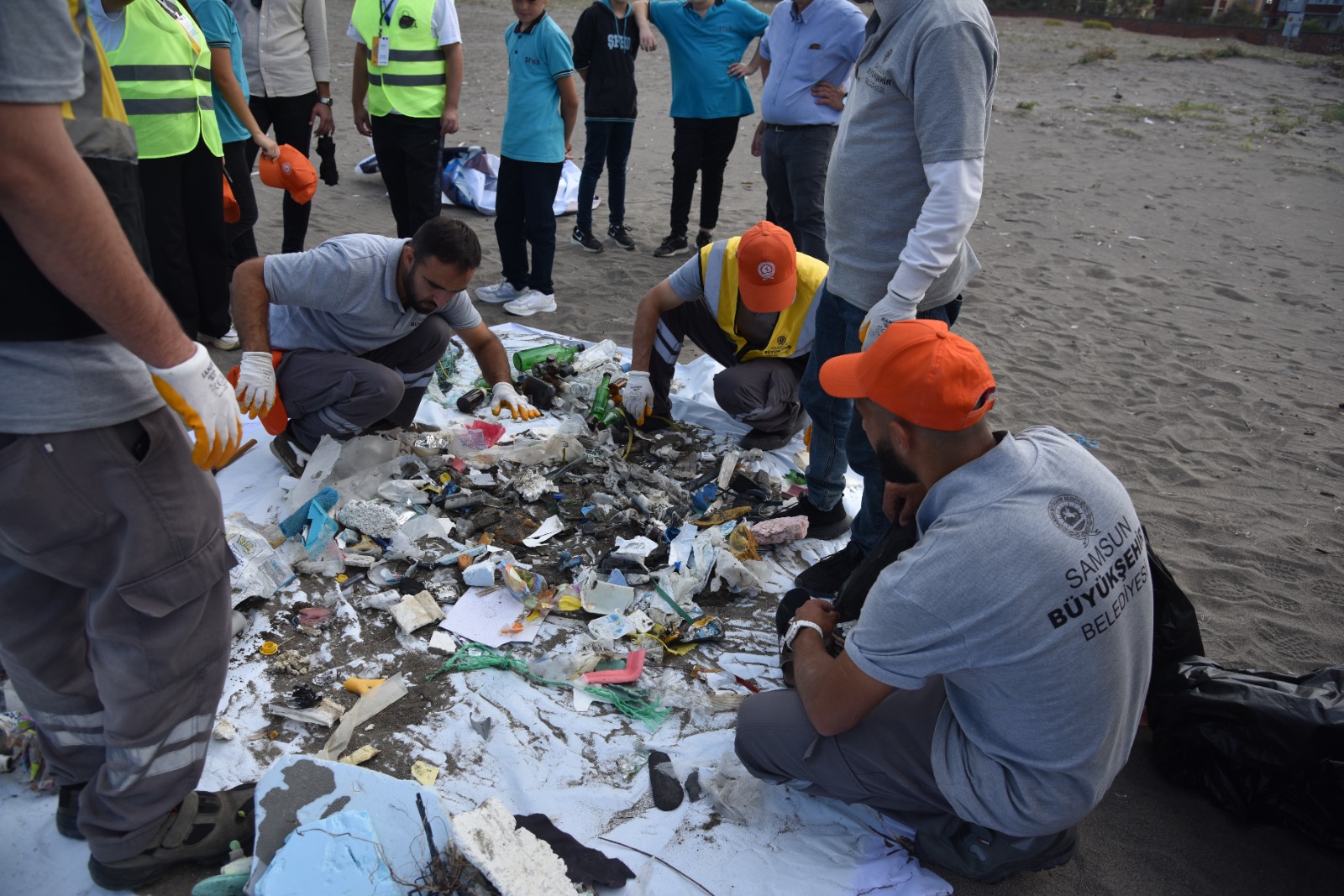 Samsun’da Dünya Temizlik Günü kapsamında sahillerde temizlik yapıldı
