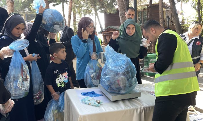 Samsun’da geri dönüşüme dikkati çekmek için çöp toplama yarışması düzenlendi