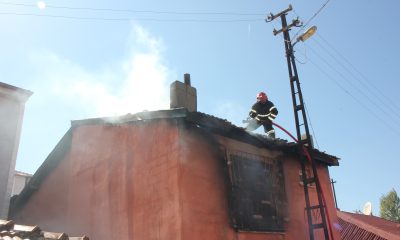 Suluova’da bir evde çıkan yangın hasara neden oldu