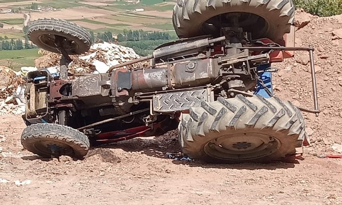 Tokat’ta devrilen traktördeki kişi öldü