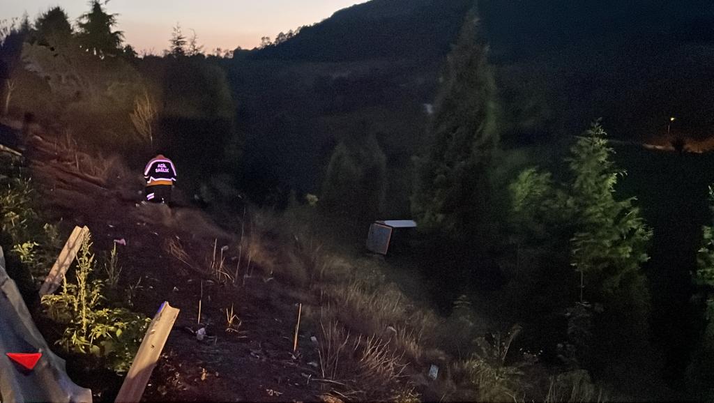 Anadolu Otoyolu’nda otomobil ile tırın çarpıştığı kazada 1 kişi yaralandı
